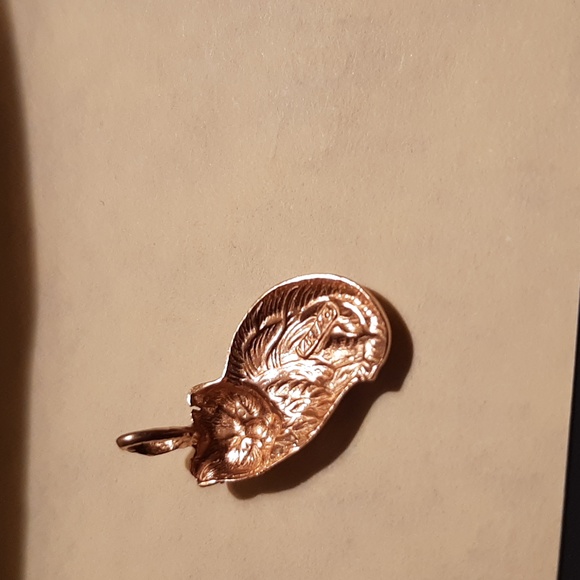 14K Gold Sitting Cat Charm - Picture 2 of 5